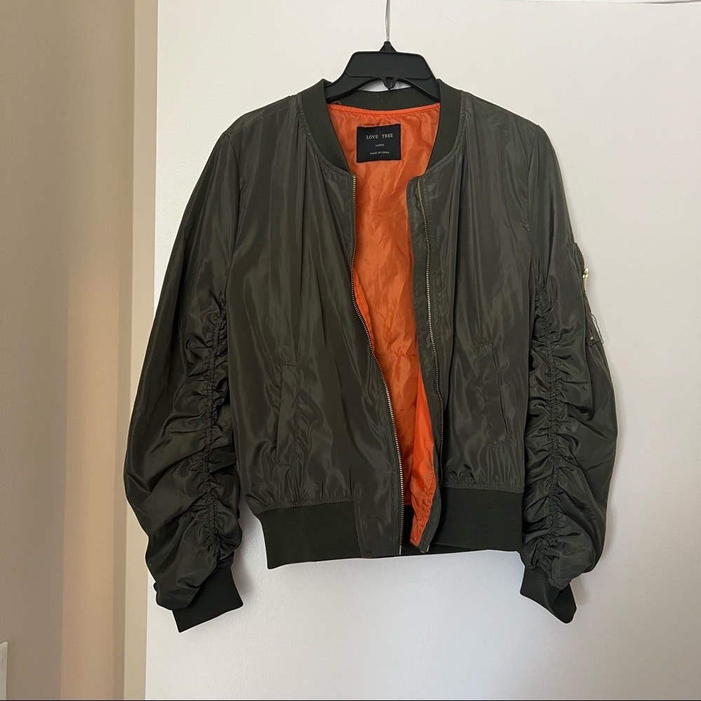 Green lightweight bomber